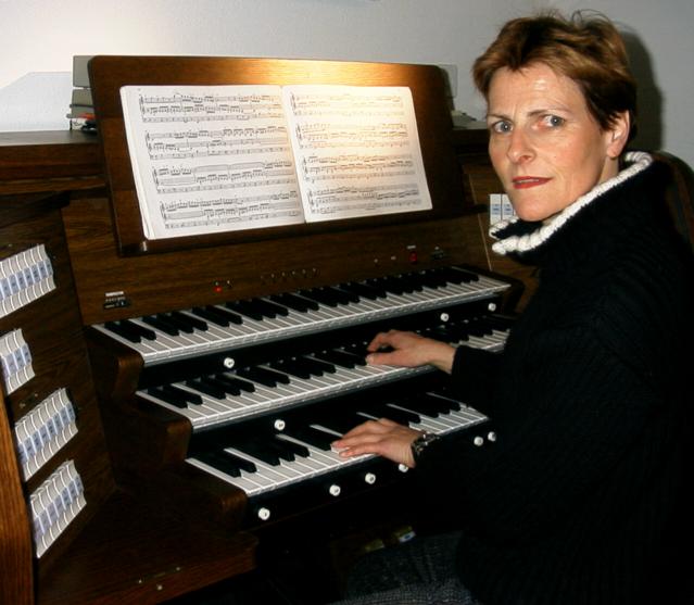 kathrin an der orgel